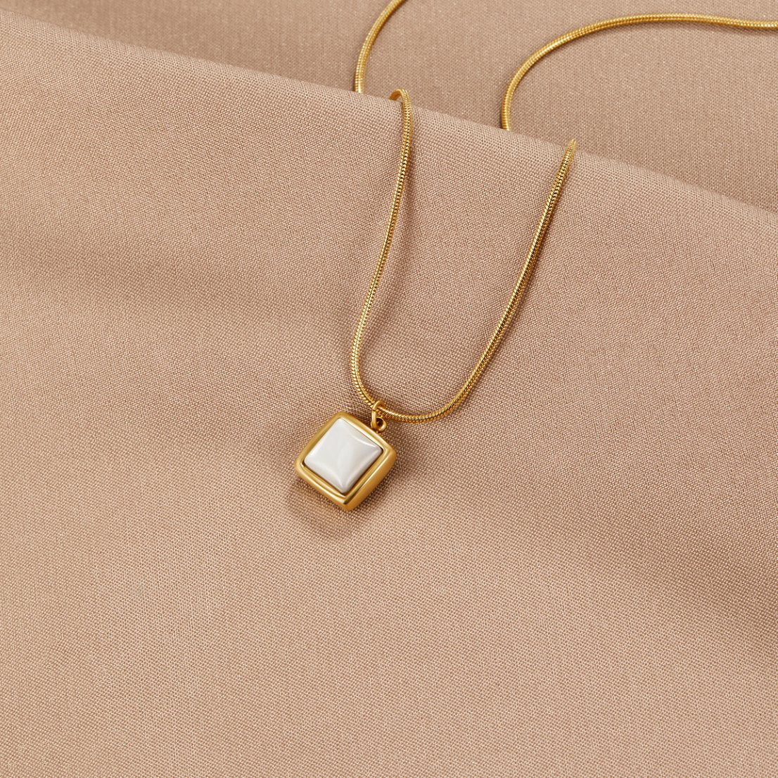 Collar con colgante Riva Moonstone