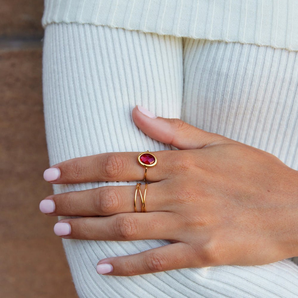 Anillo de oro con rubí