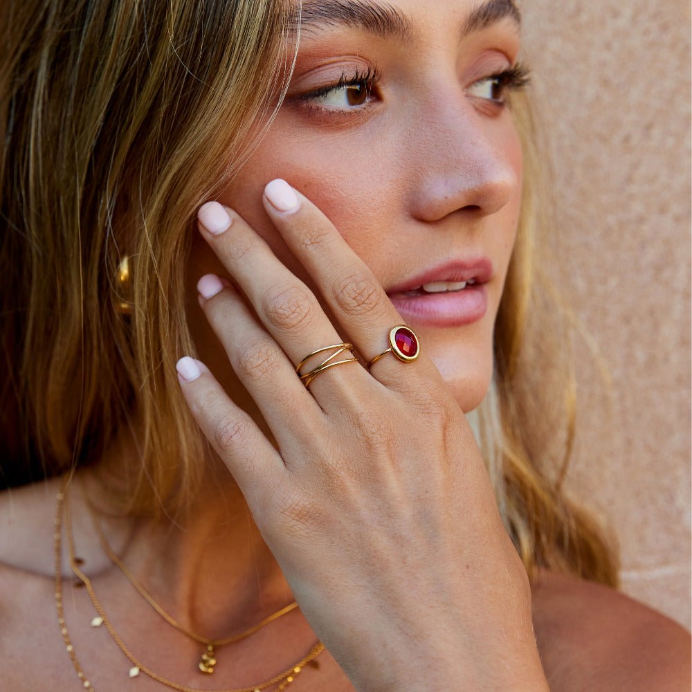 Anillo de oro con rubí