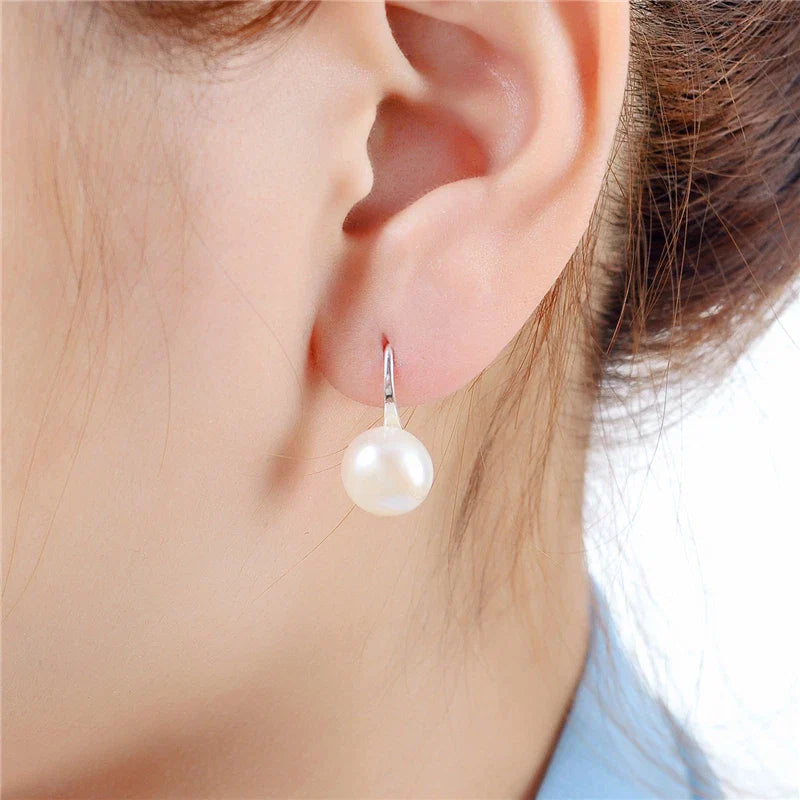 Elegantes pendientes colgantes con perlas