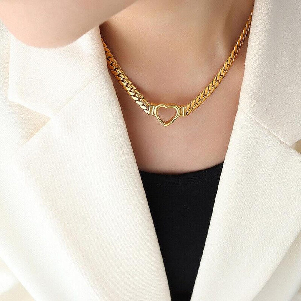 Gargantilla elegante con corazón hueco de oro