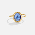Anillo de oro con cristal azul zafiro