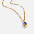 Collar con colgante de gota de zafiro
