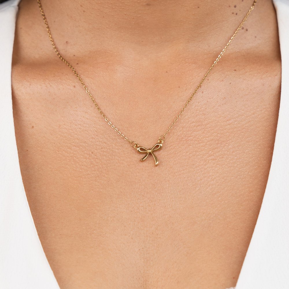 Collar con colgante Lazo Serenidad
