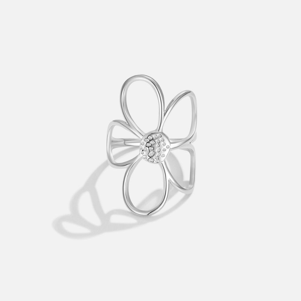 Anillo de plata con forma de flor margarita