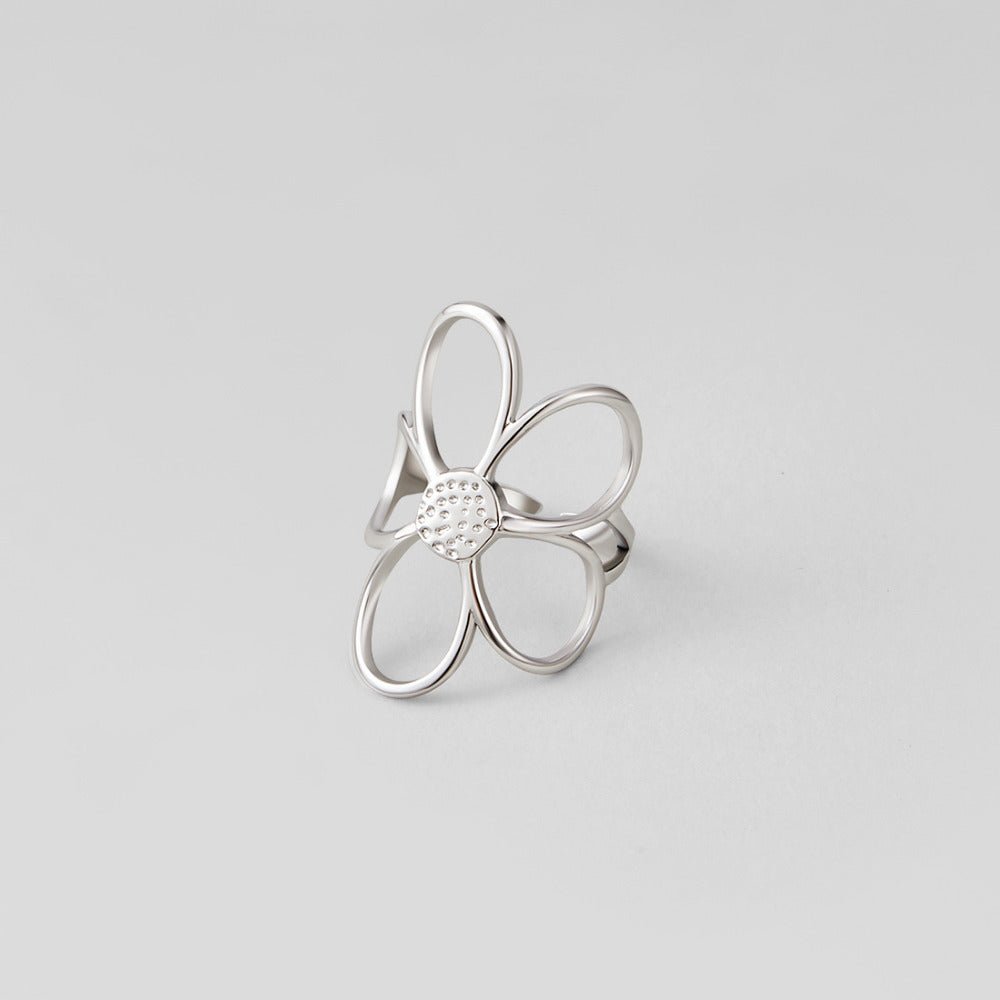 Anillo de plata con forma de flor margarita