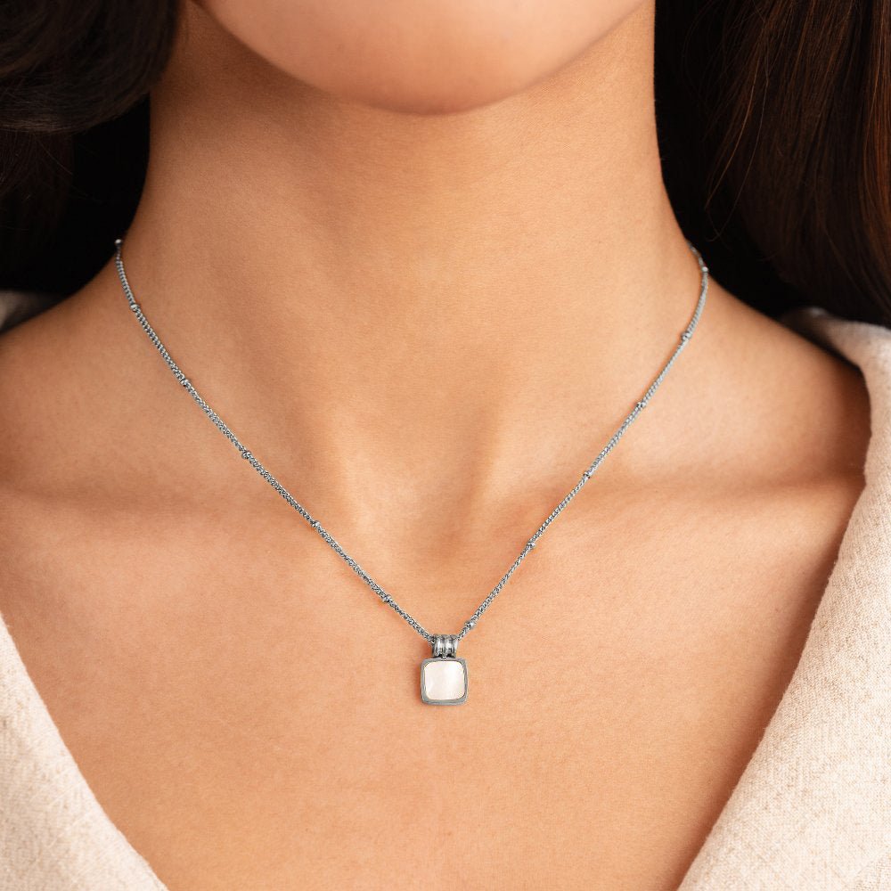 Collar Colgante de Plata con Concha Blanca Lucía