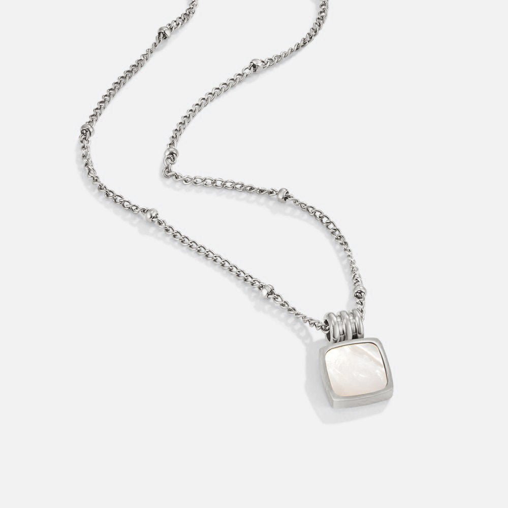 Collar Colgante de Plata con Concha Blanca Lucía