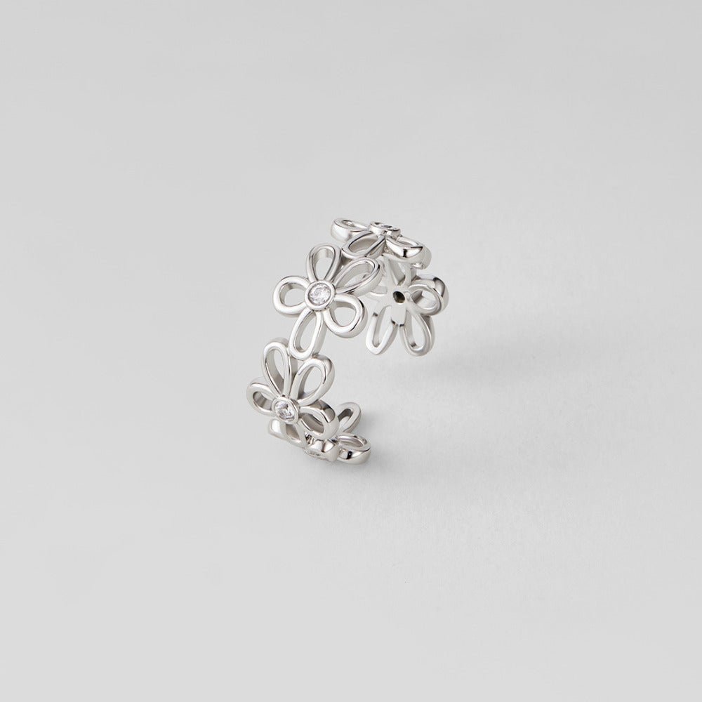 Anillo Infinito de Plata con Flor Silvestre