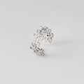 Anillo Infinito de Plata con Flor Silvestre