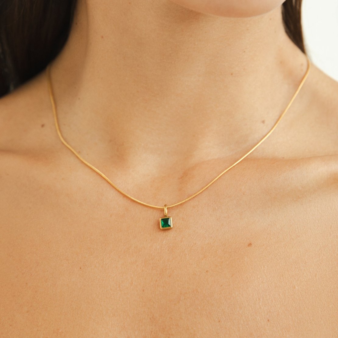 Collar con colgante cuadrado de piedra de nacimiento