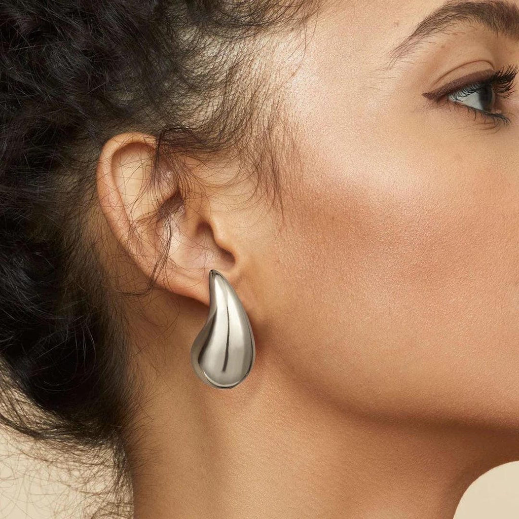Aretes de lágrima brillantes
