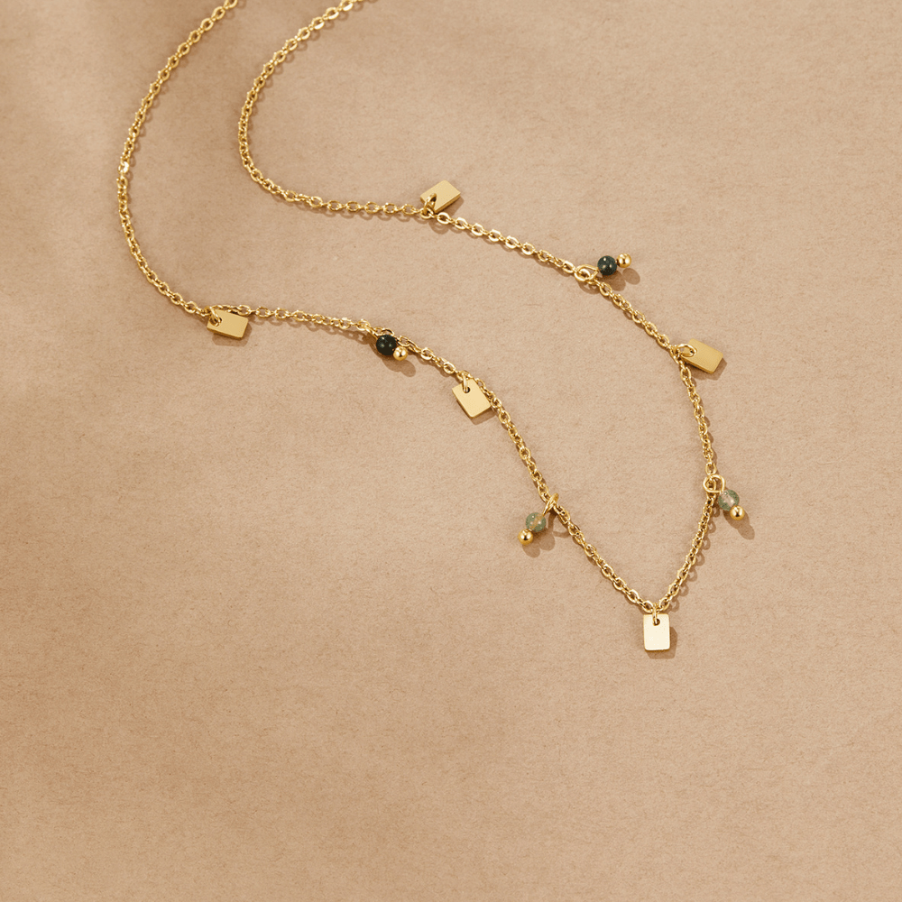 Collar con colgante cuadrado tipo gota Tara Gold