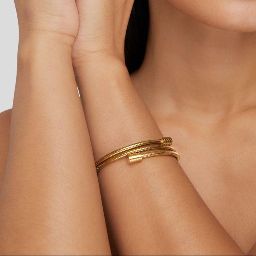 Pulsera clásica de oro retorcido
