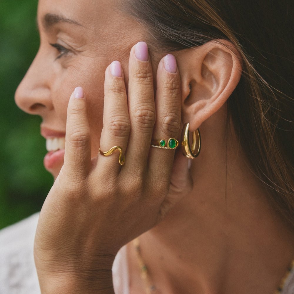 Anillo Envolvente Vintage con Esmeralda Verde