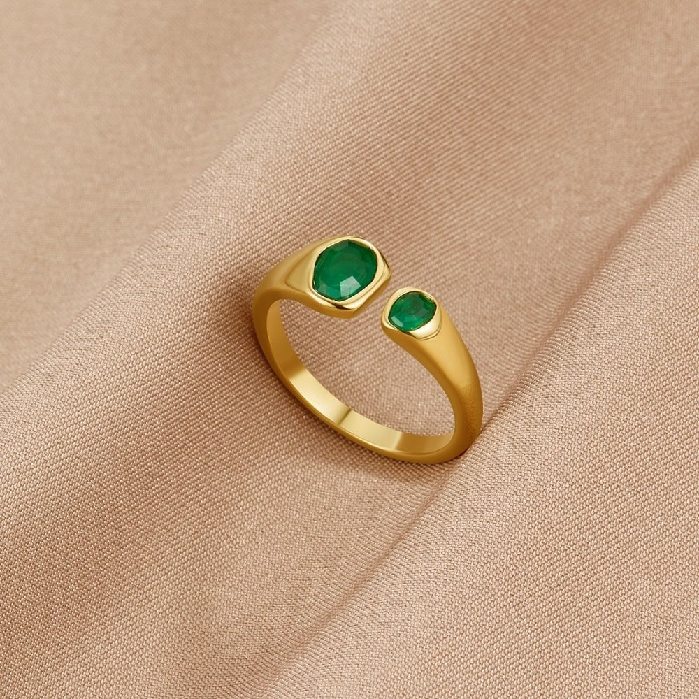 Anillo Envolvente Vintage con Esmeralda Verde