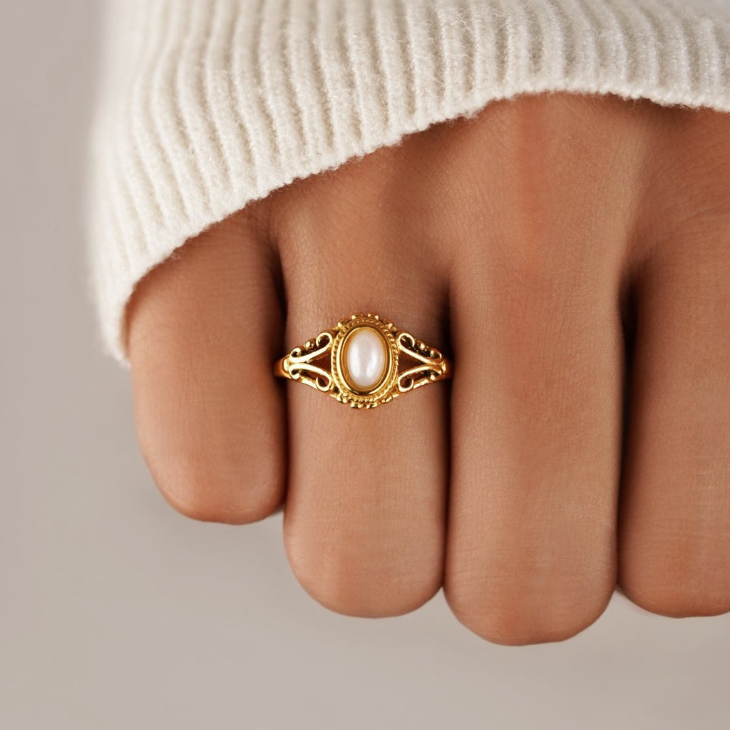 Anillo de perlas real de época