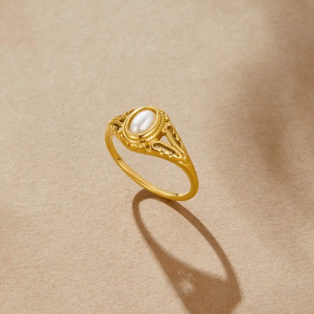 Anillo de Perlas Elegancia Real