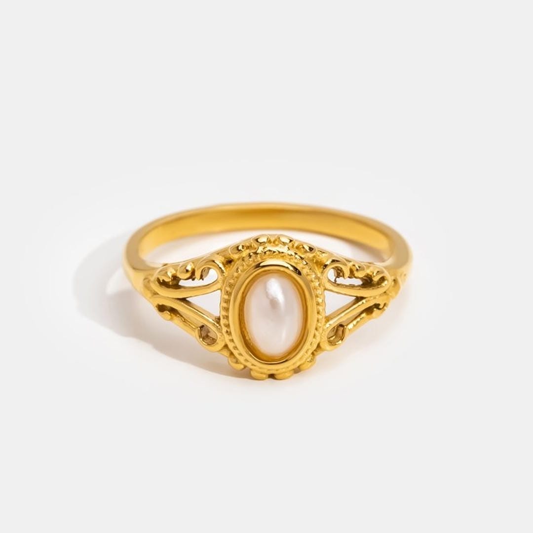 Anillo de Perlas Elegancia Real