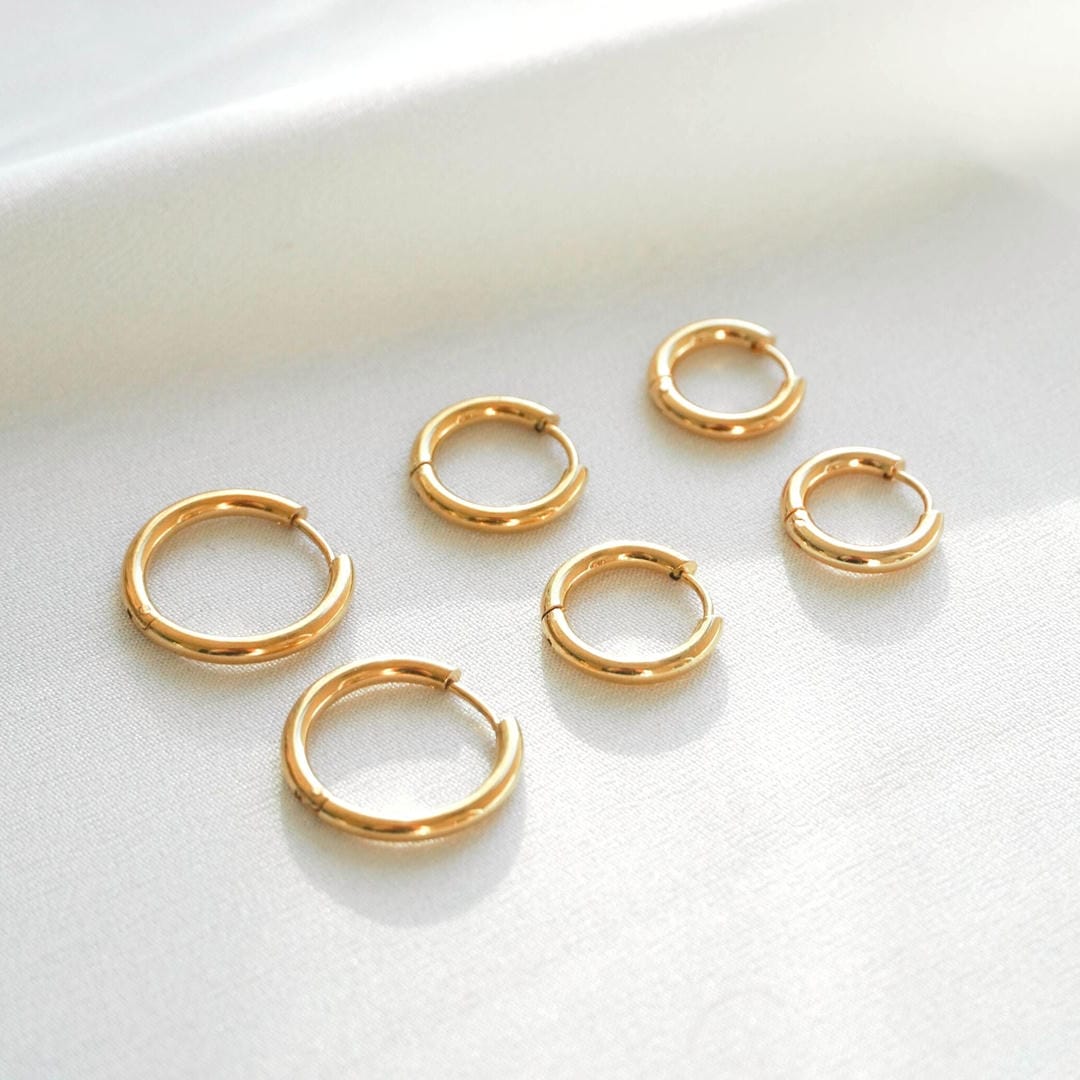 Juego de tres aretes de aro sin fin