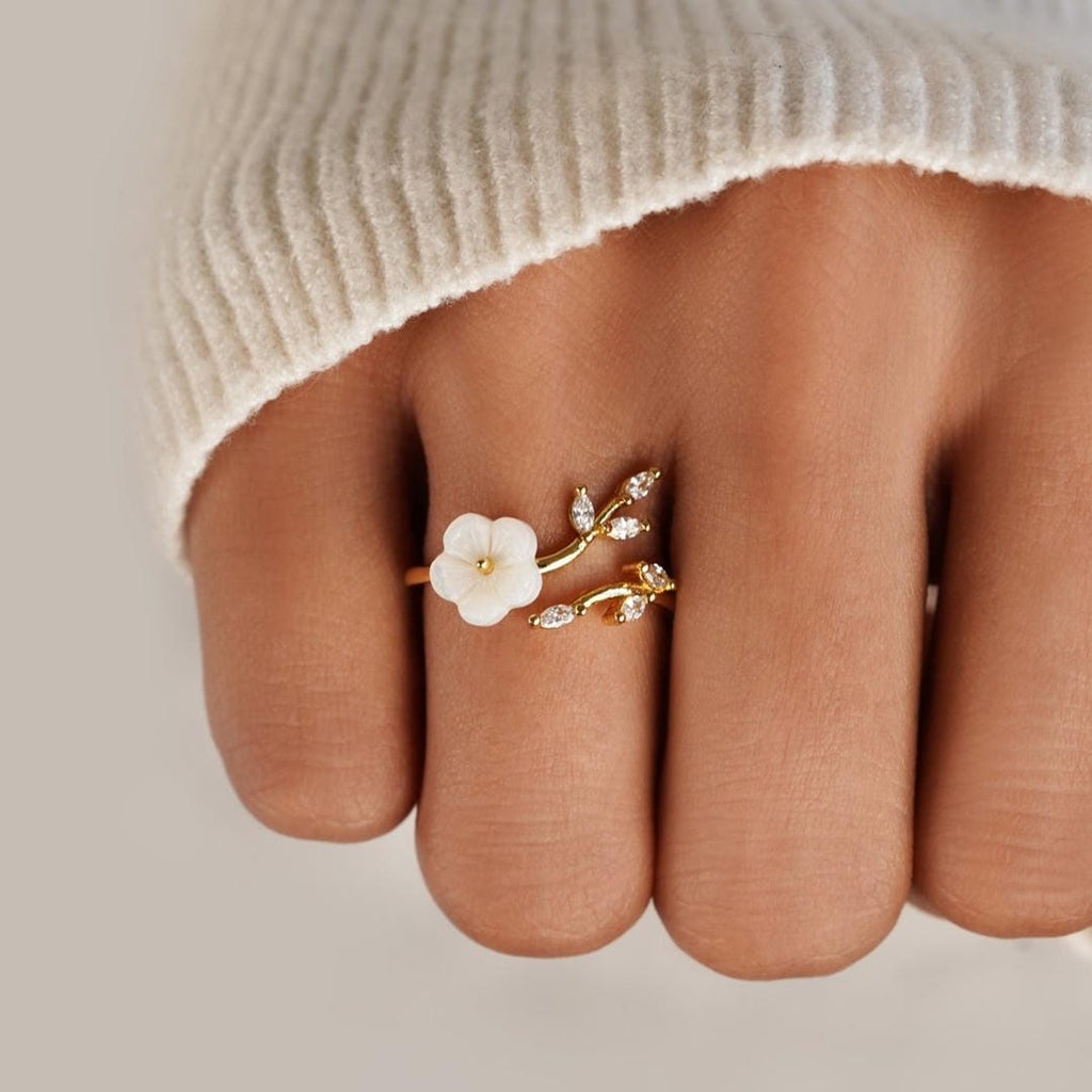 Anillo ajustable Flor Blanca