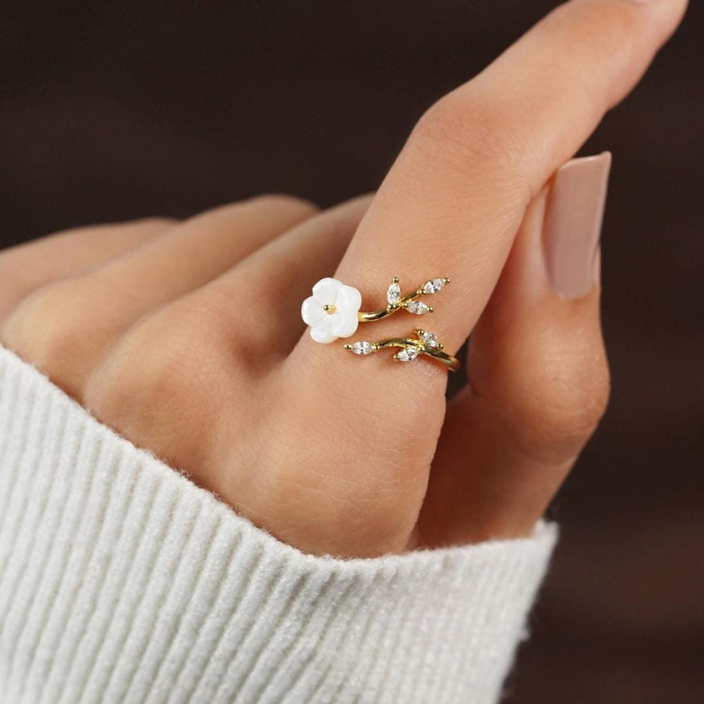 Anillo ajustable Flor Blanca