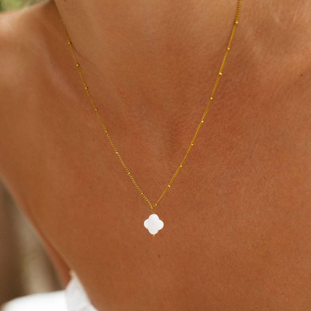 Collar con colgante de azulejo de verano
