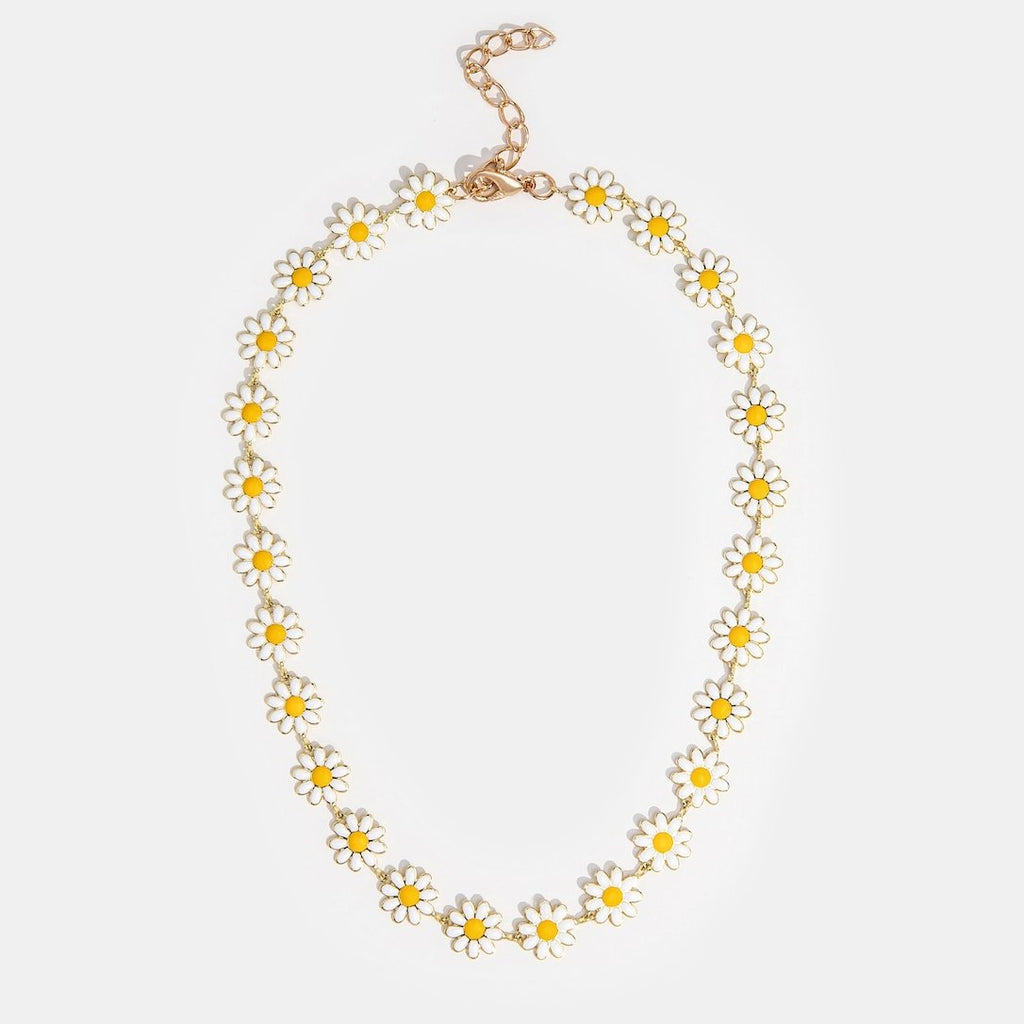 Collar con flor de margarita blanca