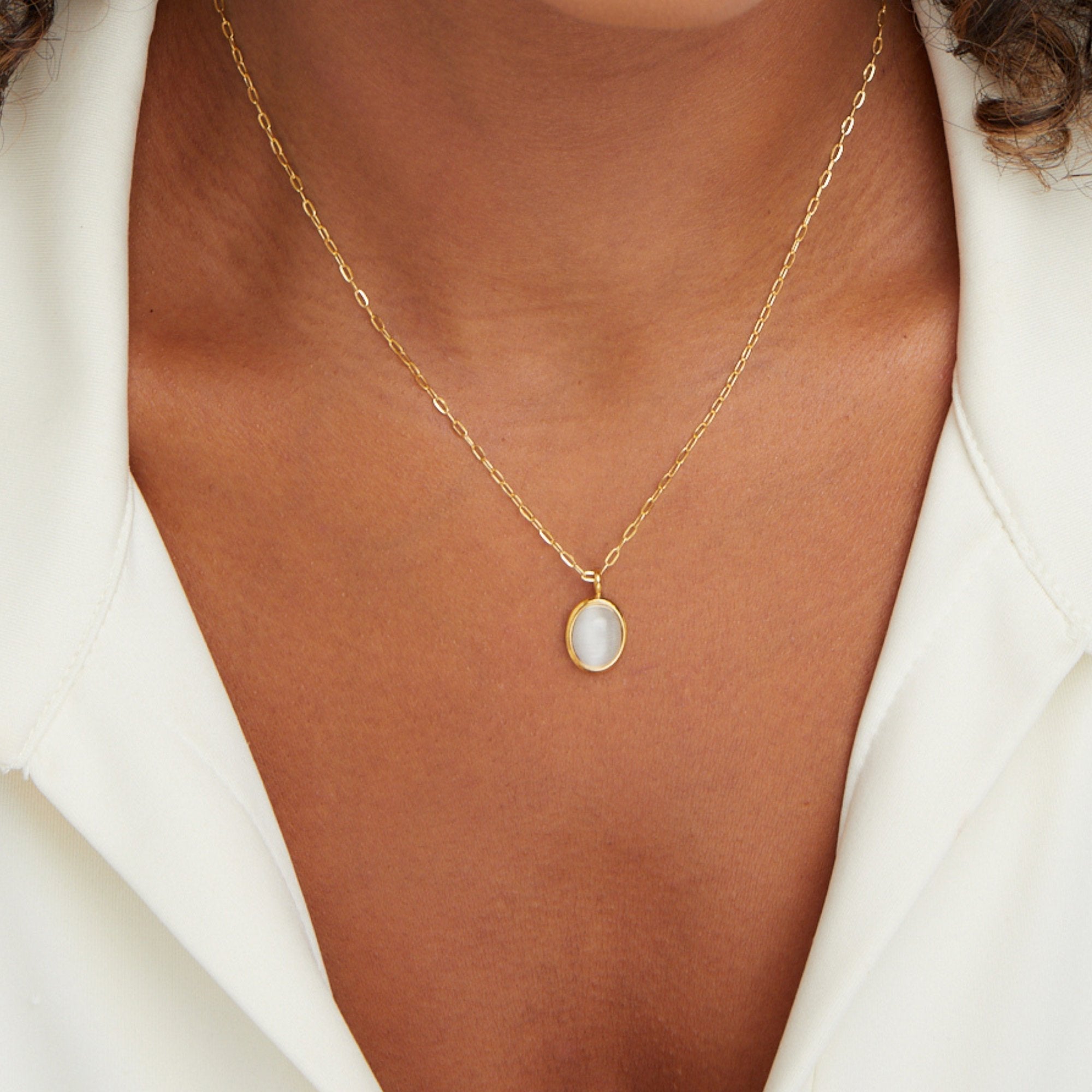 Collar de ópalo blanco