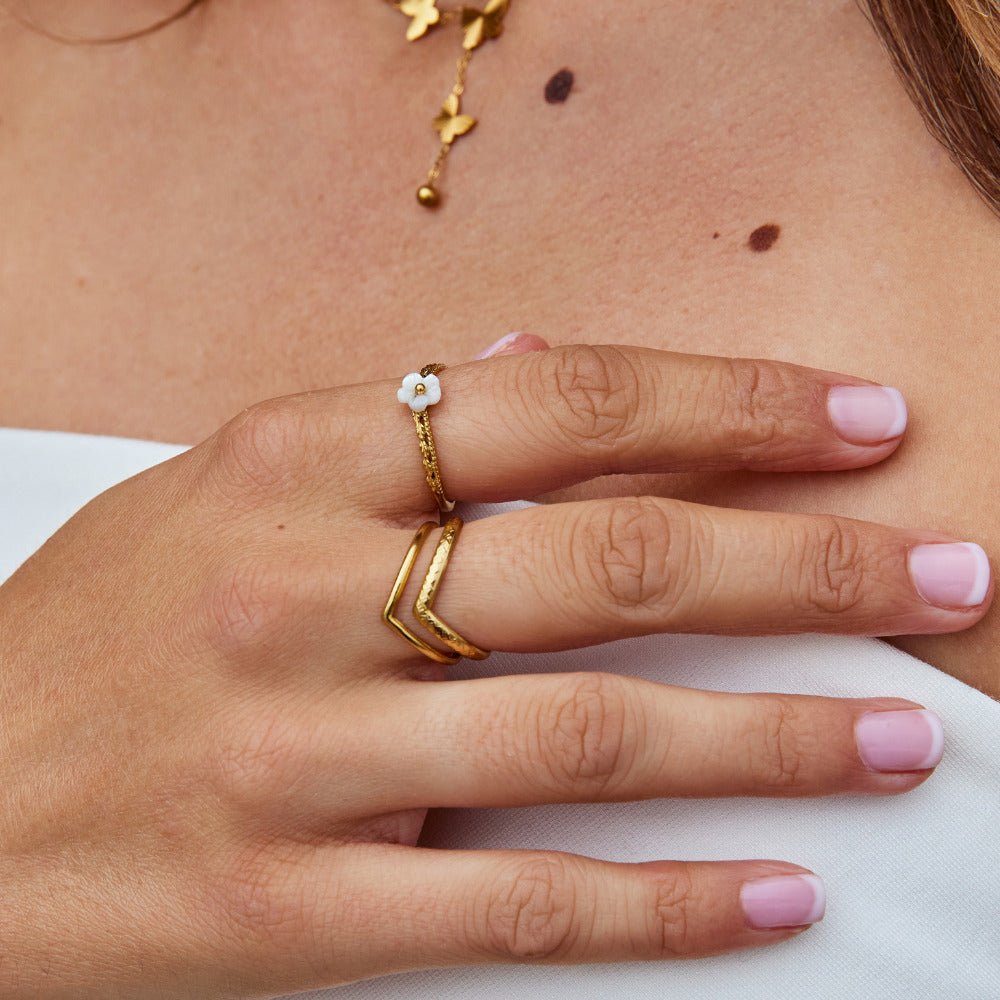 Anillo de Concha Pétalo Blanco