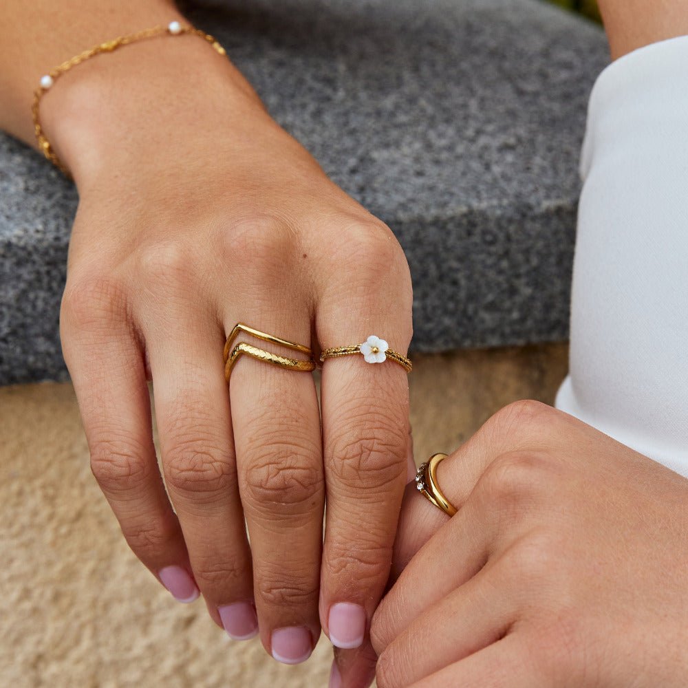 Anillo de Concha Pétalo Blanco