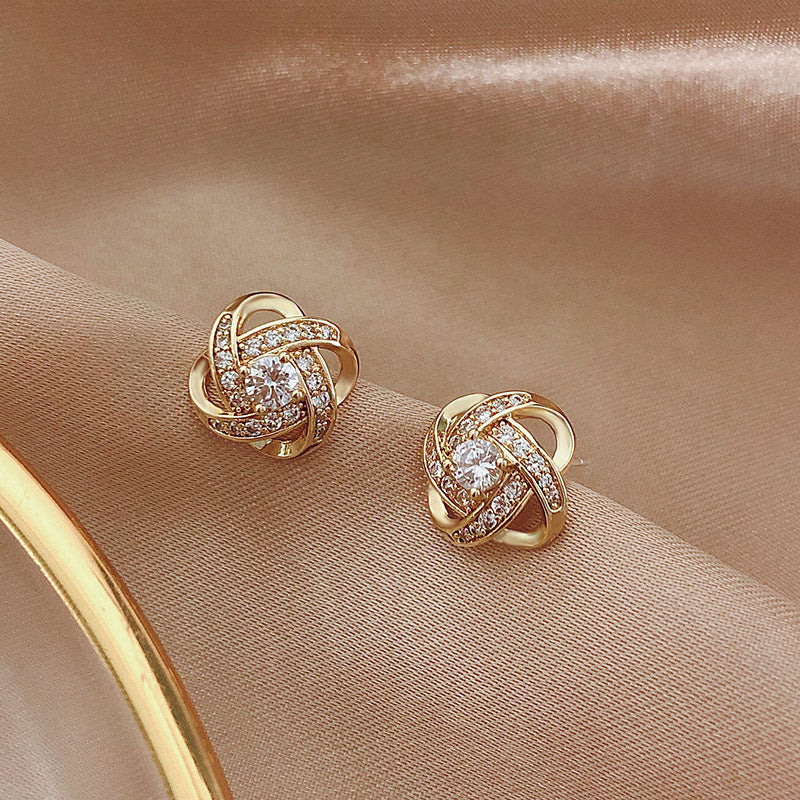 Pendientes de trébol de cristal floral en espiral