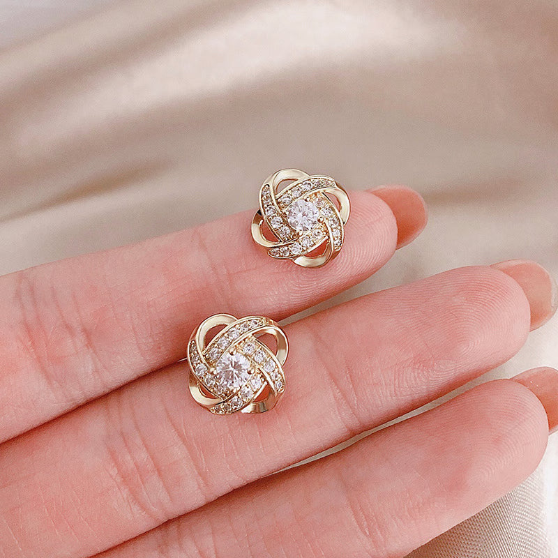 Pendientes de trébol de cristal floral en espiral
